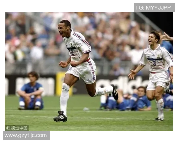 1998年世界杯法国与意大利点球大战回顾与精彩瞬间分析